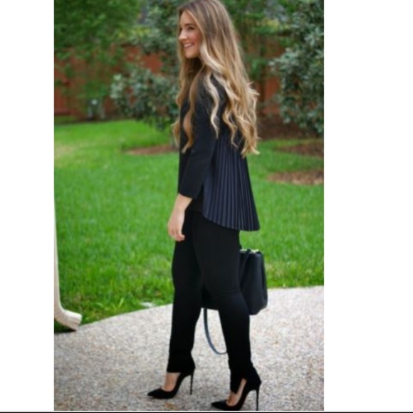 lululemon athletica Tops - Lululemon 6 Small ON PLEAT Dressy Neoprene Top